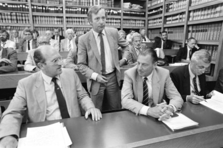 Tweede Kamer , hoorzitting vaste kamercommissie EZ inzake voormalig kartonfabrie, Bestanddeelnr 933-0670
