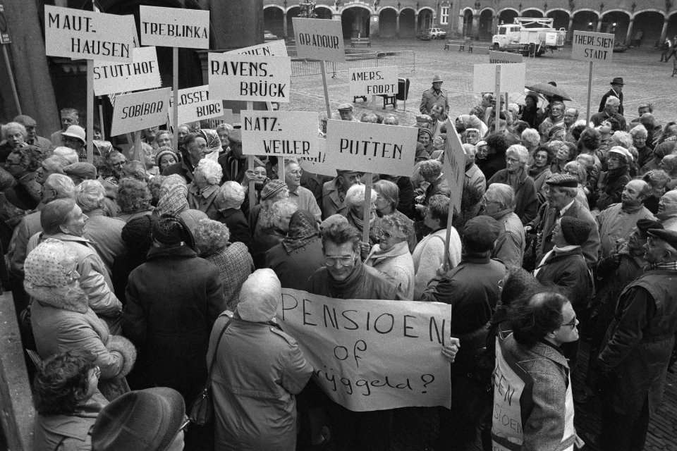 Tweede Kamer , hoorzitting i.v.m. pensioen weduwe Rost van Tonningen belangste, Bestanddeelnr 933-8232