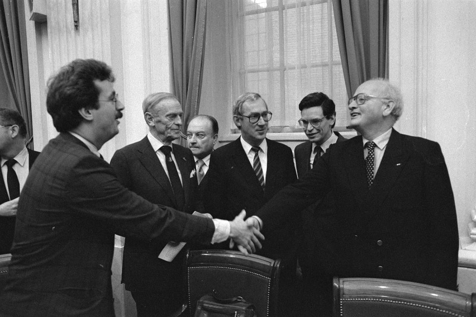 Tweede Kamer , hoorzitting i.v.m. pensioen weduwe Rost van Tonningen v.l.n.r. , Bestanddeelnr 933-8235