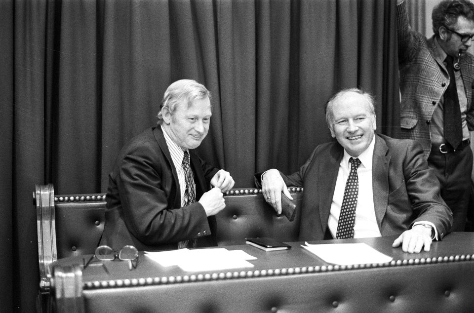 Tweede Kamer , medianota Andriessen (KVP) met Aantjes (AR) (rechts), Bestanddeelnr 928-3996