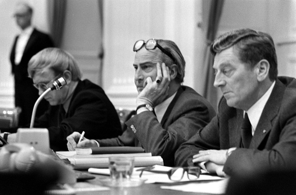 Tweede Kamer , Defensiebegroting v.l.n.r. Stemerdink, Vredeling, Van Lent , 19a, Bestanddeelnr 928-8772