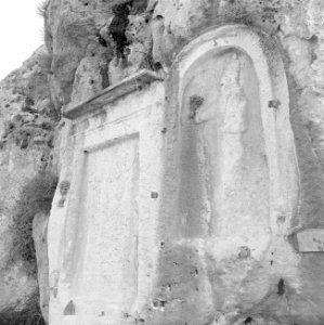 Twee reliëfs in de rotsen van de vallei van Nahr el Kelb, Bestanddeelnr 255-6446