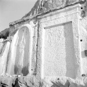 Twee reliëfs in de rotsen van de vallei van Nahr el Kelb, Bestanddeelnr 255-6445