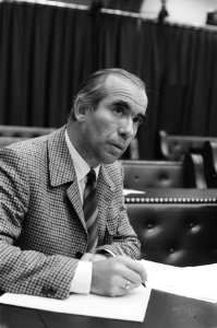 Tweede Kamer , debat over tweeverdieners ds. Aad H. D. Wagenaar (Kamerlid RPF), Bestanddeelnr 933-1322