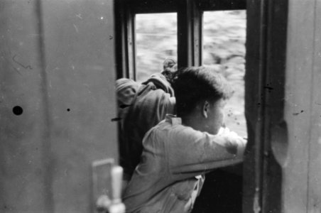 Twee passagiers in de trein, Bestanddeelnr 1510-4-4