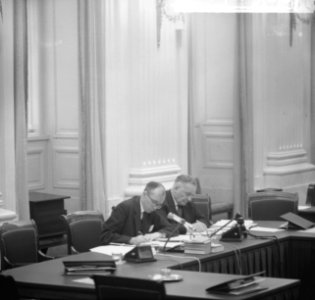 Tweede Kamer , belastingen, minister Witteveen en staatssecretaris Berge, Bestanddeelnr 917-1900