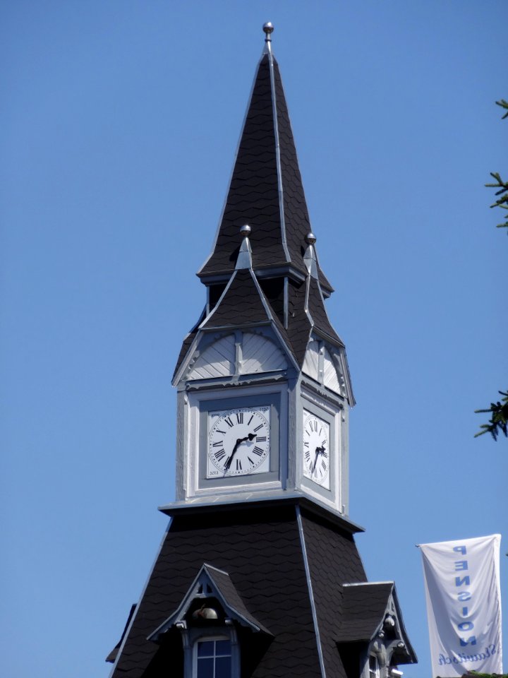 Turmuhr auf einem Gebäude der Saline in Bad Sulza