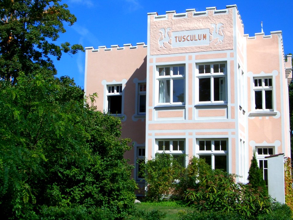 Tusculum pink house in Ahlbeck