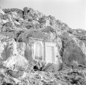 Twee reliëfs in de rotsen van de vallei van Nahr el Kelb, Bestanddeelnr 255-6443