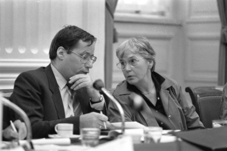 Tweede Kamer , commissievergadering O&W minister Deetman in gesprek met mevrouw, Bestanddeelnr 933-0131