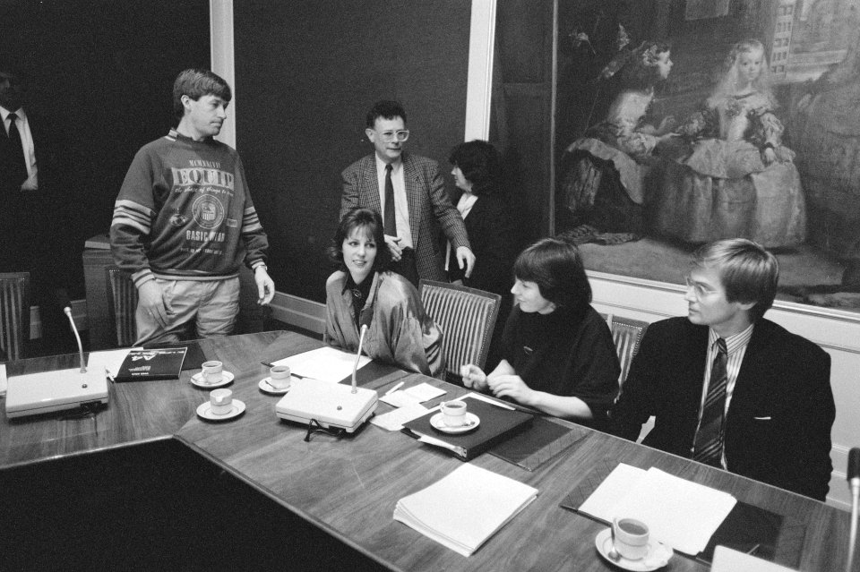 Tweede Kamer , comm. van Justitie praat met delegatie ouders uit Oude Pekela ivm, Bestanddeelnr 934-1877