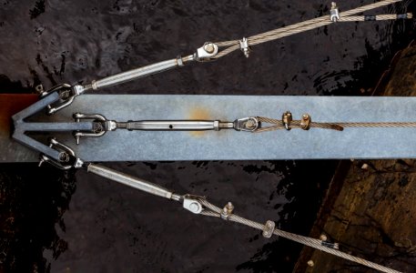 Turnbuckles on a support for a jetty 3