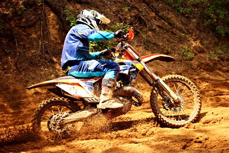 Enduro racing cross