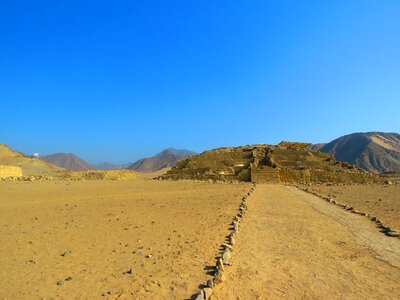 Peru pyramid vista photo