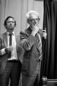Tweede Kamer , debatten regeringsverklaring, Marcus Bakker (CPN), links Arie va, Bestanddeelnr 932-2042