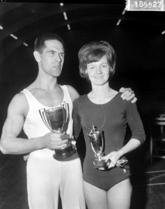 Turnen, Steenwedstrijden te Amsterdam links Kees Pruys (winnaar heren) en recht, Bestanddeelnr 918-5527