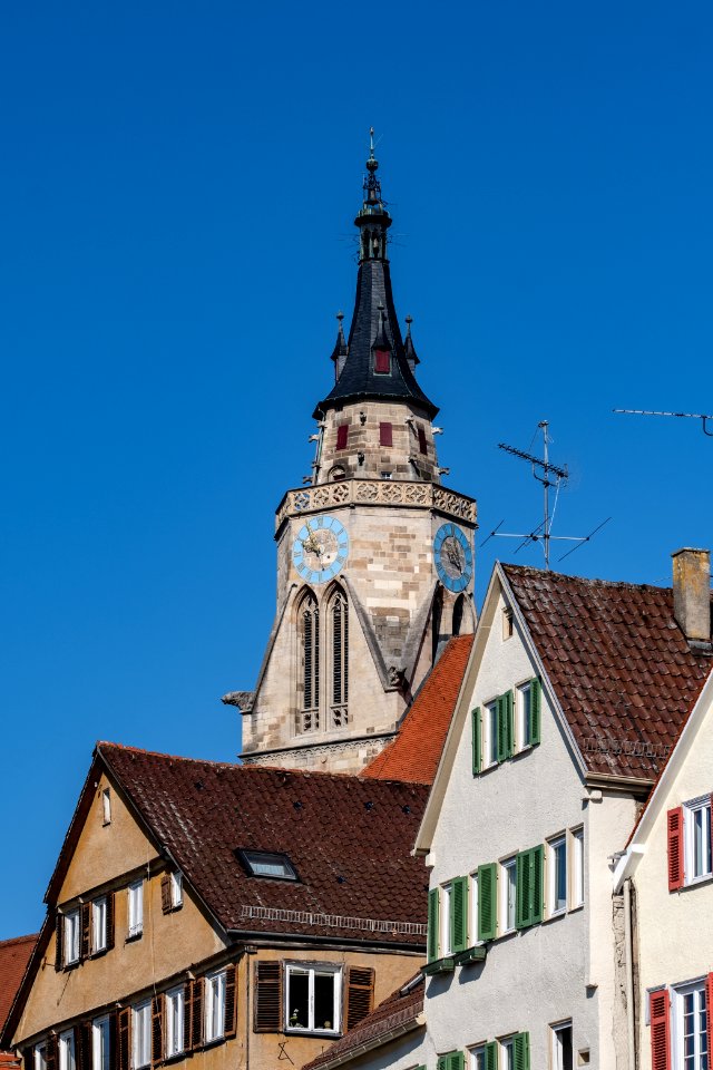 Turm der Stiftskirche in Tübingen gesehen von der Neckarbrücke aus 2019