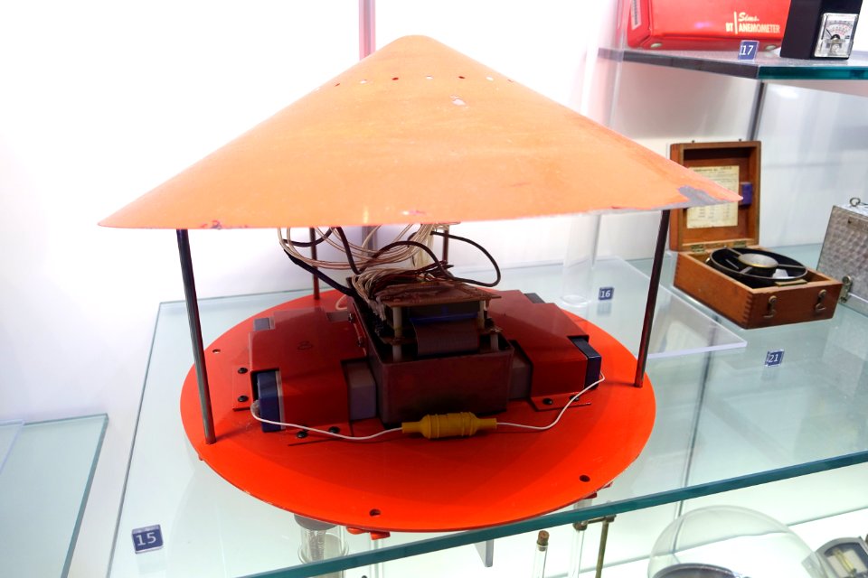Turtle Probe, measured Manchester Tornado barometric pressure, 2003 - Museum of Science and Industry (Chicago) - DSC06366