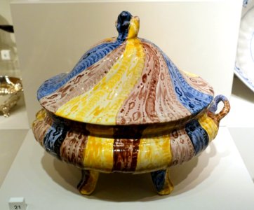 Tureen, Marieberg, 1758-1766, faience - Nordiska museet - Stockholm, Sweden - DSC09793