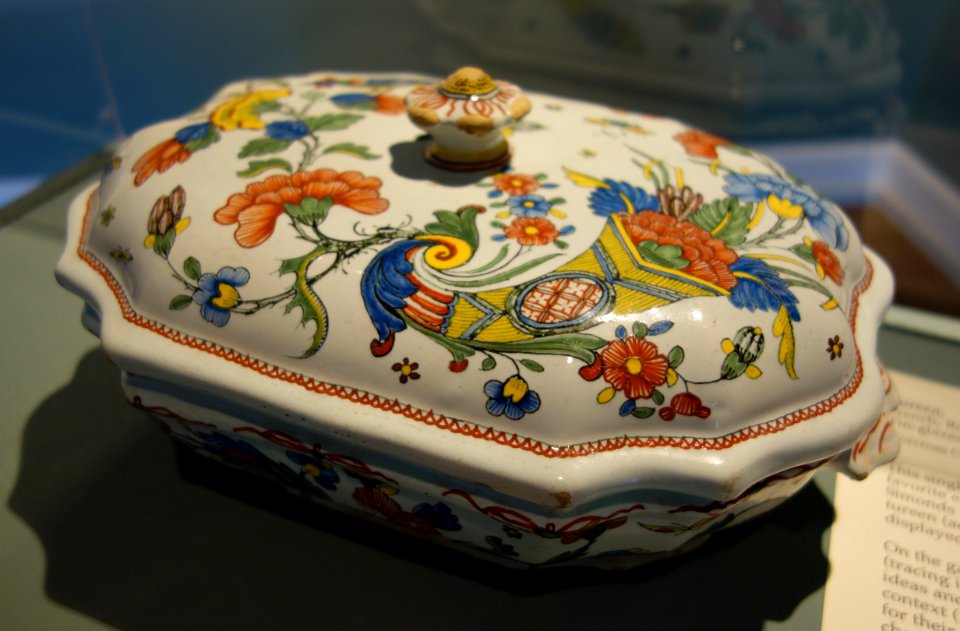 Tureen, French, Rouen, c. 1740, tin-glazed earthenware - Fitchburg Art Museum - DSC08900