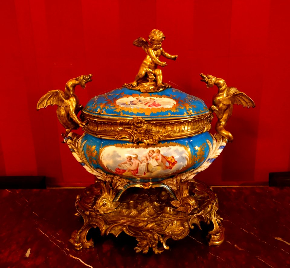 Tureen, ceramic - Dining Room, Chatsworth House - Derbyshire, England - DSC03447