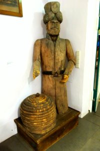 Turkish figure with beehive, Obermuehlbach, Floeha, early 1800s - Museum für Sächsische Volkskunst - DSC08352