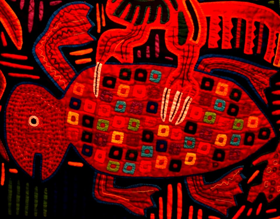Turtle in Mola blouse, Kuna peoples, San Blas Islands, Panama, 20th century, cotton, polyester - Fernbank Museum of Natural History - DSC09997 (cropped)
