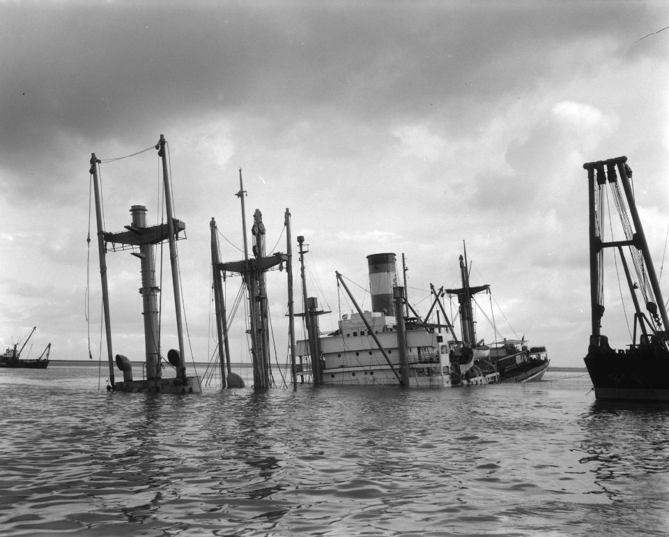Turkse schip Aydin, thans opgegeven, in de Westerschelde, Bestanddeelnr 909-3600