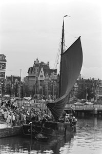 Turfschip uit Drenthe in Amsterdam, Bestanddeelnr 933-3779