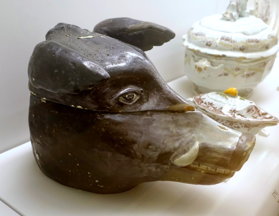 Tureen, Tomás Brunetto, Real Fábrica do Rato, 1767-1771 - Museu Nacional de Machado de Castro - Coimbra, Portugal - DSC00176
