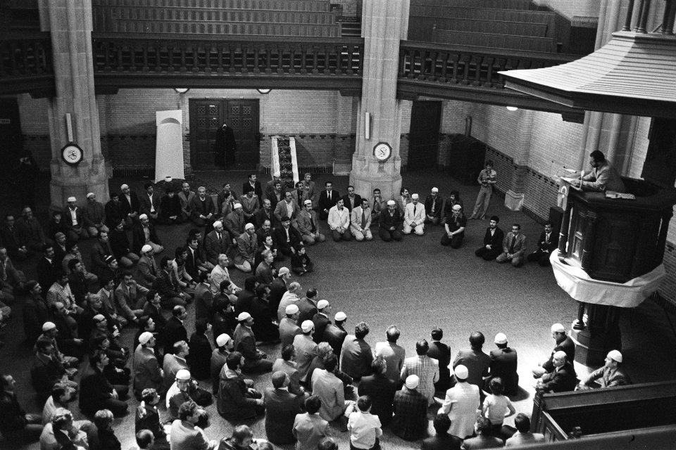 Turkse Moskee Nieuwezijds Kapel - Rokin 78 geopend in Amsterdam overzicht, Bestanddeelnr 929-1892