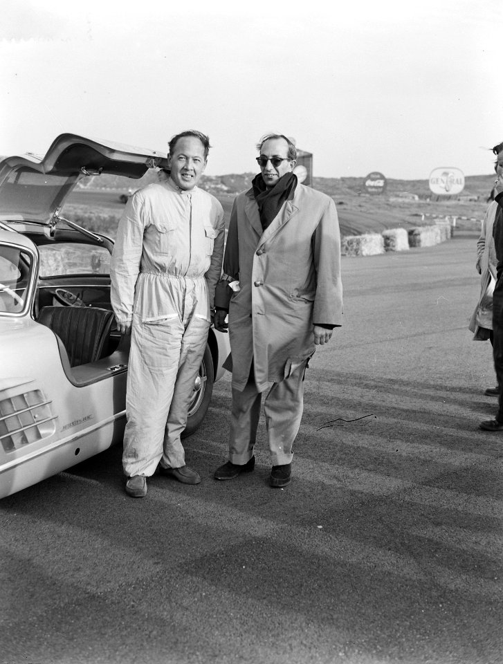 Tulpenrallye. Winnaars Hans Tak en Niemöller met een Mercedes-Benz 300 SL, Bestanddeelnr 907-1226