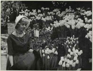 Tulpennkoningin Leni Quant heeft in het Krelagehuis de bloemententoonstelling Winterflora geopend. NL-HlmNHA 54010522