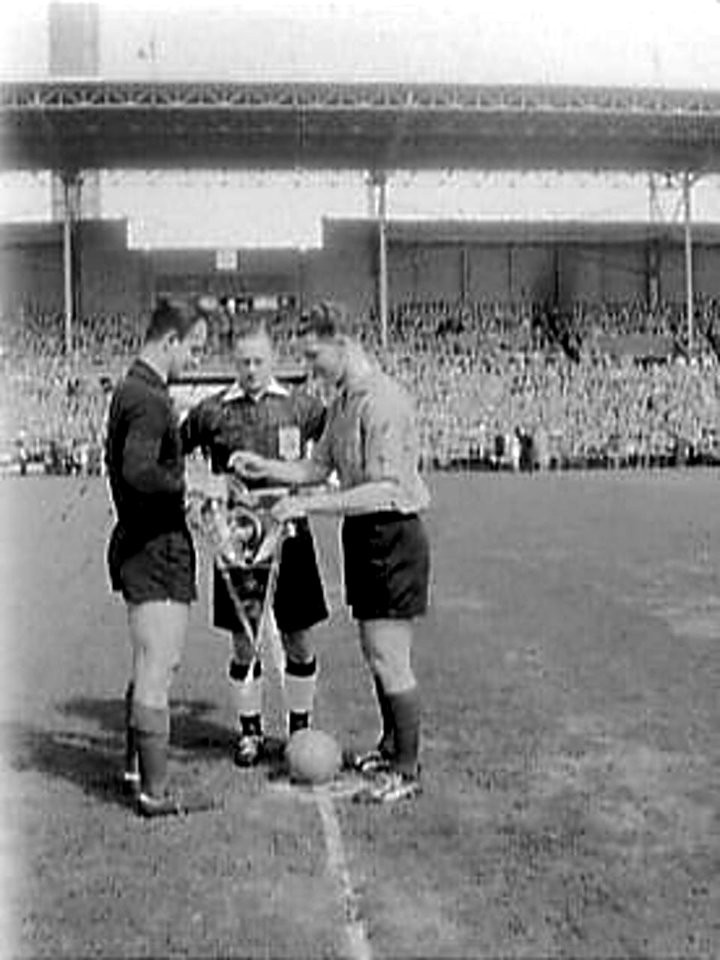 Turgay Şeren (left) and Cor van der Hart in 4 May 1958
