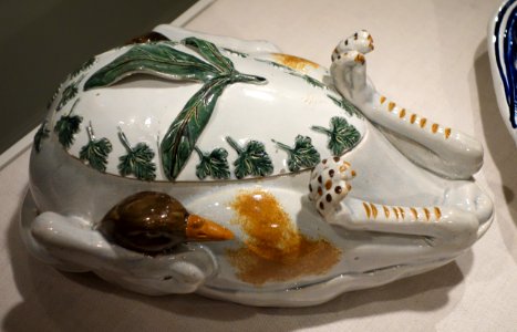 Tureen and Lid, Staffordshire, England, 1800-1840, earthenware (pearlware) - Winterthur Museum - DSC01341