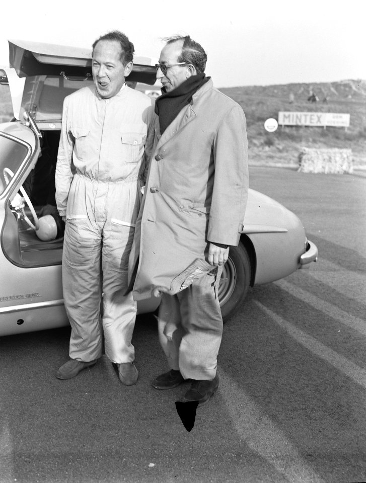 Tulpenrallye. Winnaars Hans Tak en Niemöller met een Mercedes-Benz 300 SL, Bestanddeelnr 907-1227