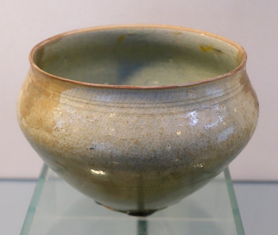 Tureen, celedon glaze ceramic - Lý dynasty, 11th-12th century AD - Vietnam National Museum of Fine Arts - Hanoi, Vietnam - DSC05383