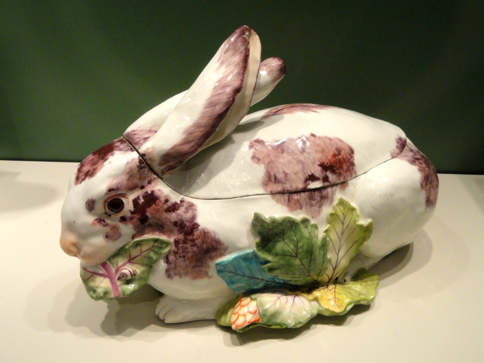 Tureen, 1752-1756, Chelsea Porcelain Manufactory, England, porcelain with enamel - Art Institute of Chicago - DSC09771