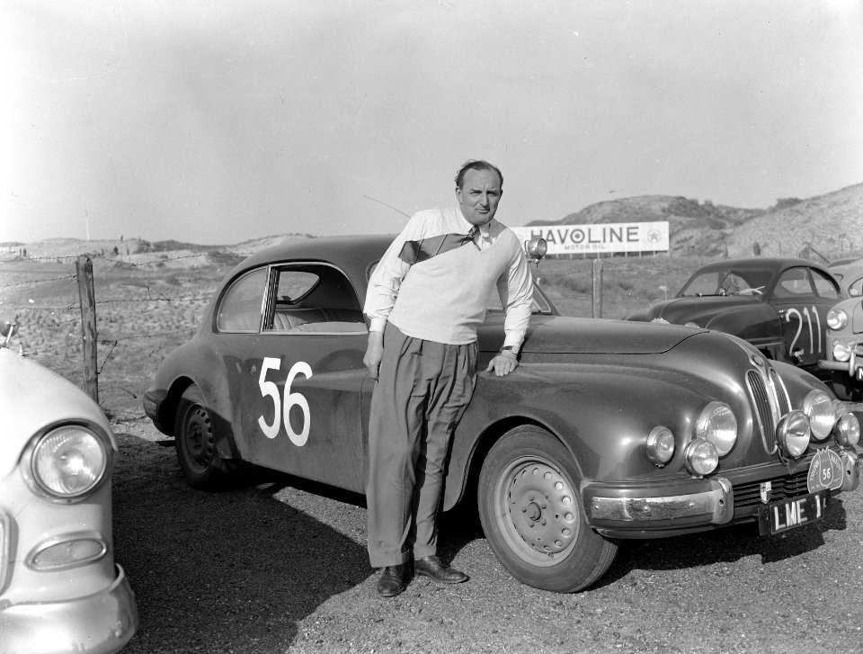 Tulpenrallye. Als tweede geeindigd J.W.E. Banks- A. Meredith Owens met een Bris, Bestanddeelnr 907-1228