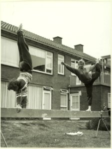Turnende meisjes, NL-HlmNHA 5400465433