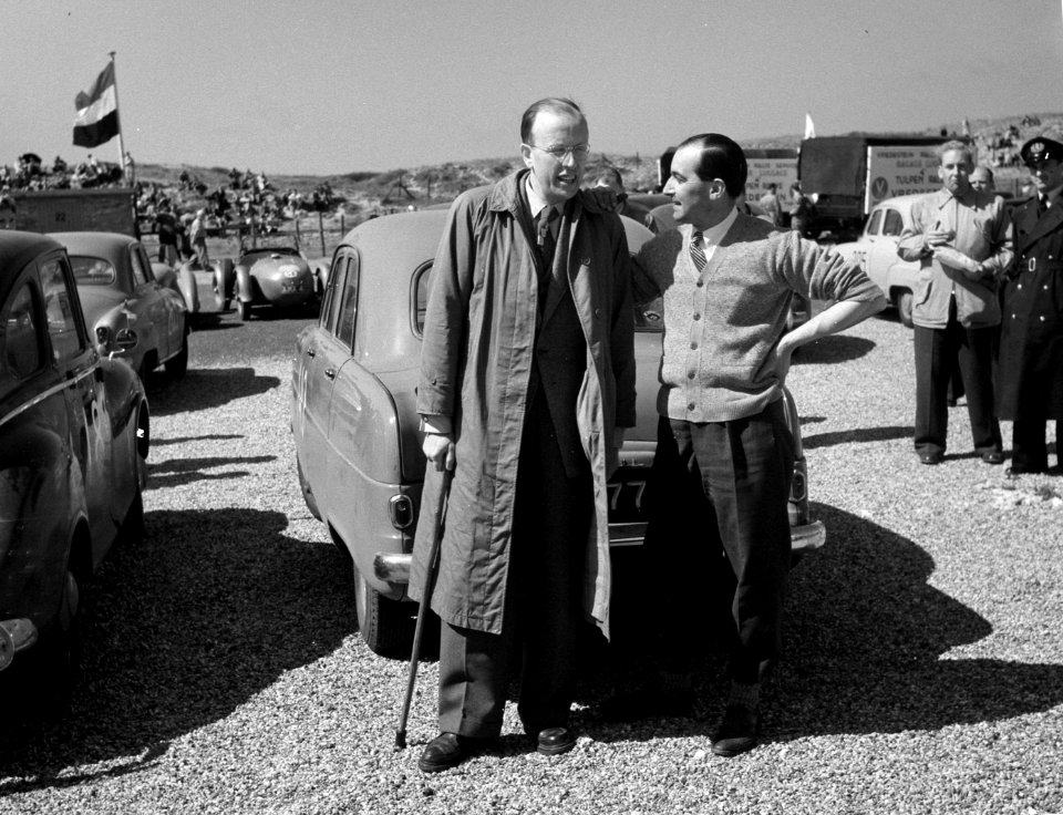 Tulpenralley. Snelheidsproef op circuit Zandvoort. Winnaar Ken Wharton met navig, Bestanddeelnr 905-0738