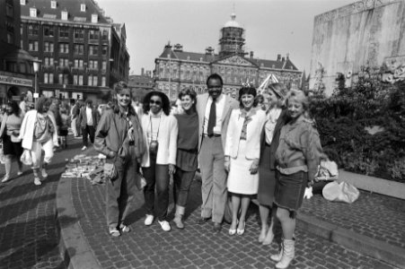 Tulpenkoningin Mary Theresa Kuyer ( New York State ) op Dam in Amsterdam groeps, Bestanddeelnr 932-9527
