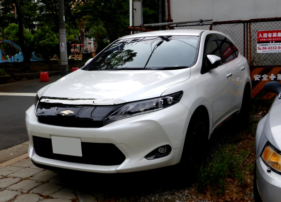 Tuned Toyota HARRIER PREMIUM (ZSU60W) front