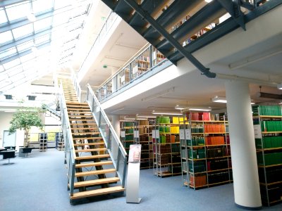 TUM FMI Bibliothek innen