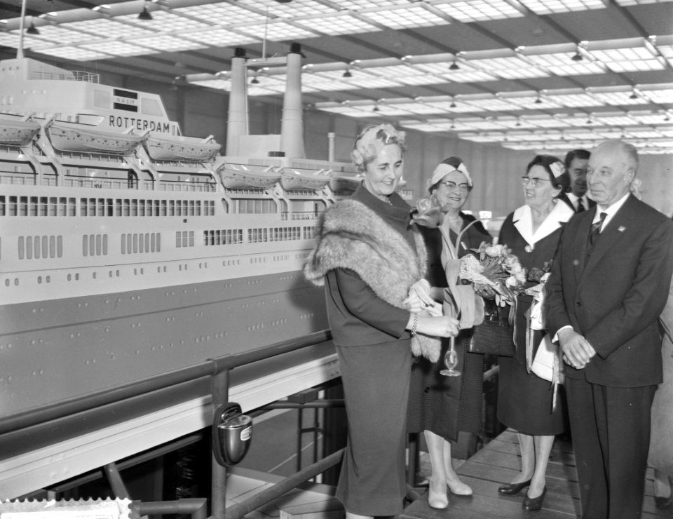 Tulp naar het Ss. Rotterdam gedoopt in Utrecht, Bestanddeelnr 910-3143