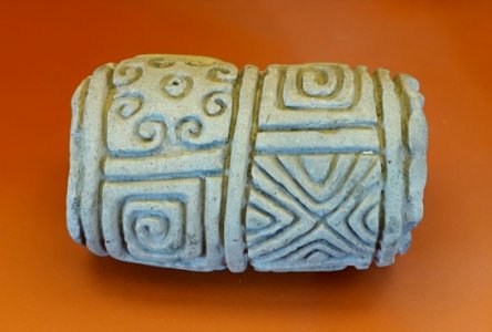 Tumaco roller, 300 BC to 200 AD - Redpath Museum - McGill University - Montreal, Canada - DSC08228