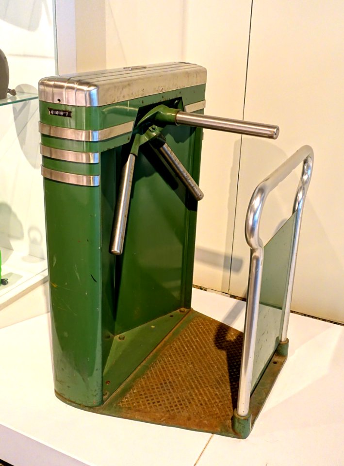 Turnstile by John Vassos, produced by Perey Turnstiles, United States, c. 1932, iron, enamel, chrome-plated metal - Montreal Museum of Fine Arts - Montreal, Canada - DSC09017