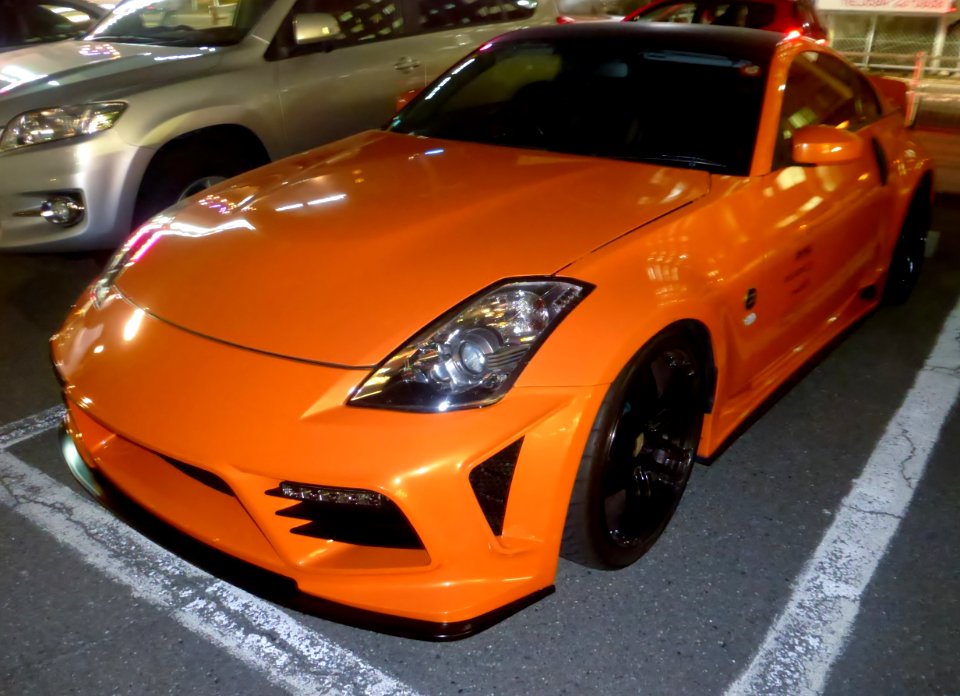 Tuned Nissan FAIRLADY Z (Z33) at night front