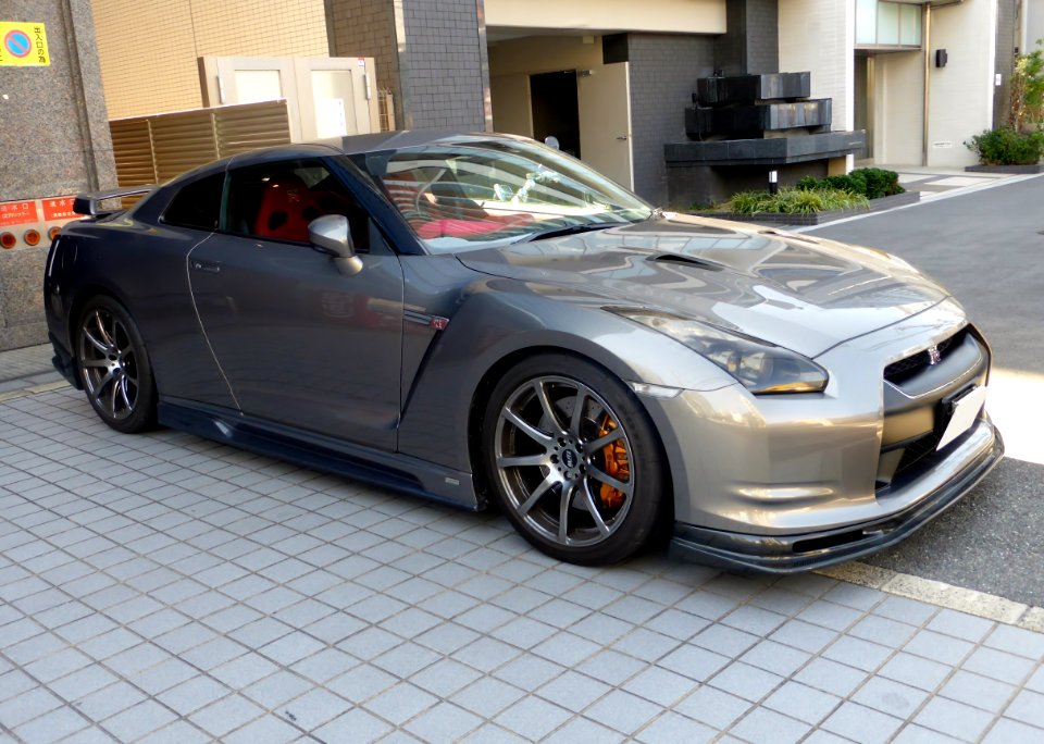 Tuned Nissan GT-R (CBA-R35) front