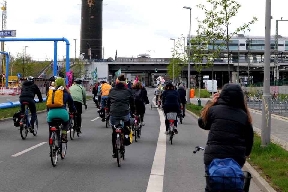 TVO stoppen bicycle demonstration back 2021-04-25 25